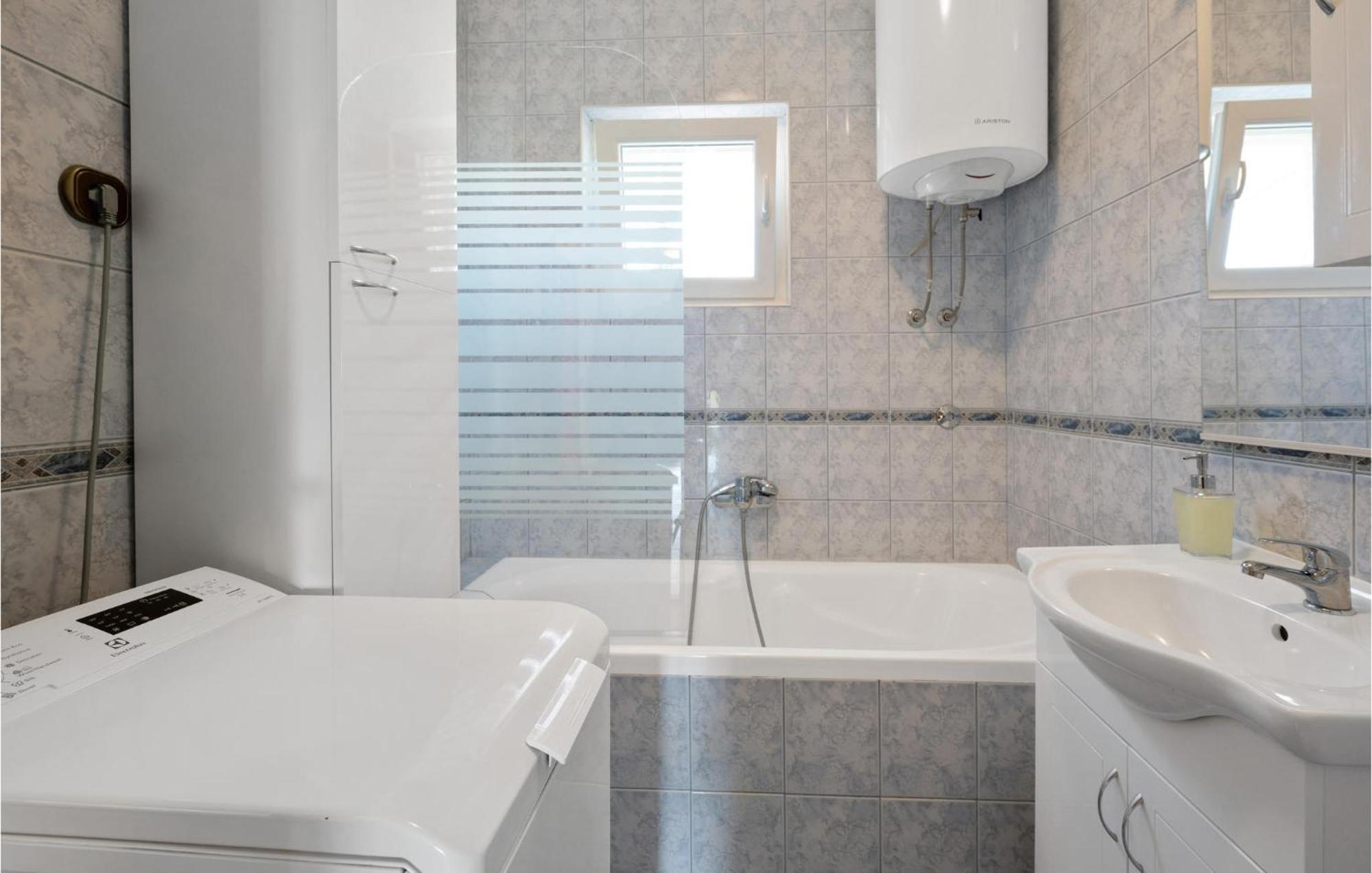 Pet Friendly Home In Vinovo Donje With Kitchen Donje Vinovo Экстерьер фото